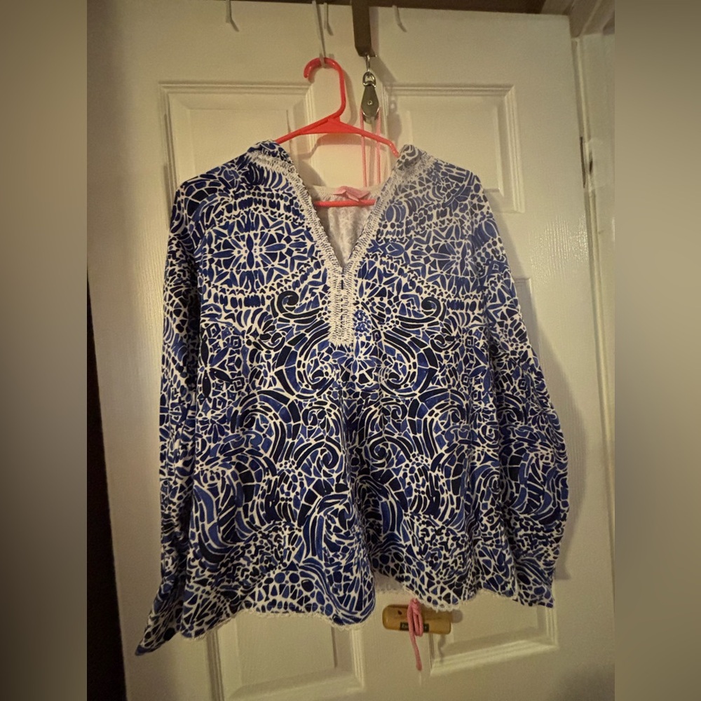 Lilly Pulitzer Harmon Hoodie in Taverna Tile print